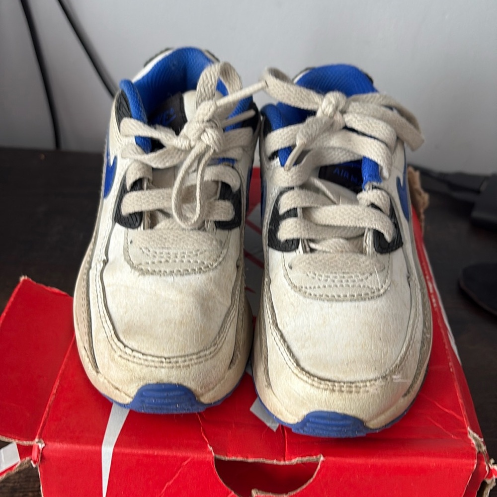 Boys Nike sneakers size 11